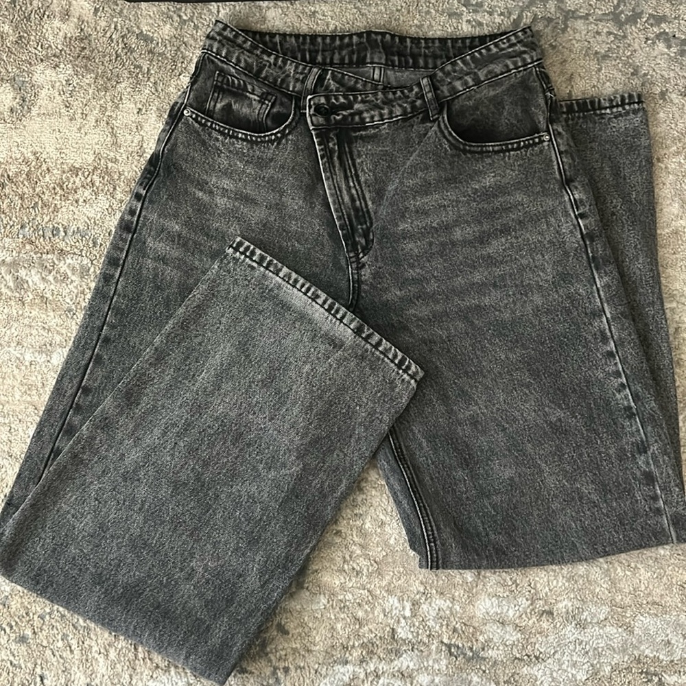 Black/dark grey jeans with diagonal zipper